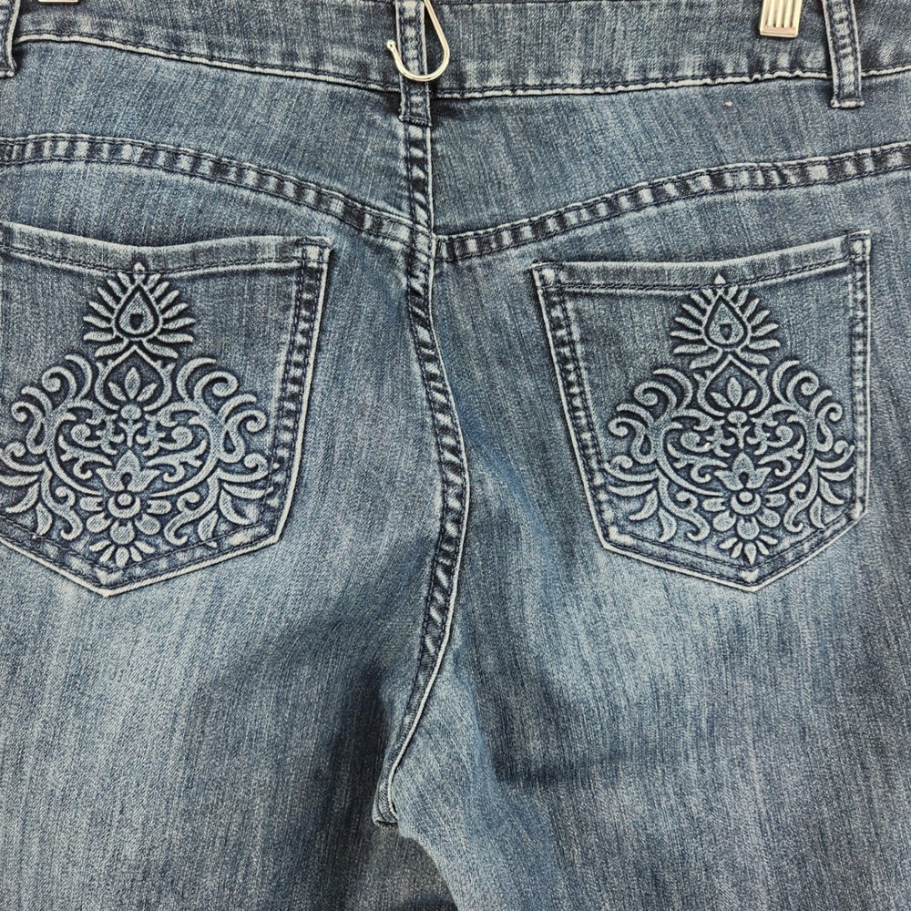 Christopher & Banks Petite 10P Blue Denim Embroidered Pocket Capri Jeans
